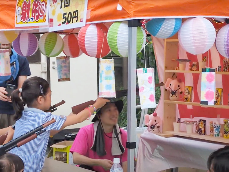 西荻ふるさと盆踊りの楽しげな様子